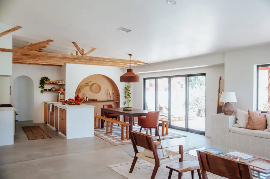 Italian-Inspired Organic Beauty with Textural Charm - Image 2