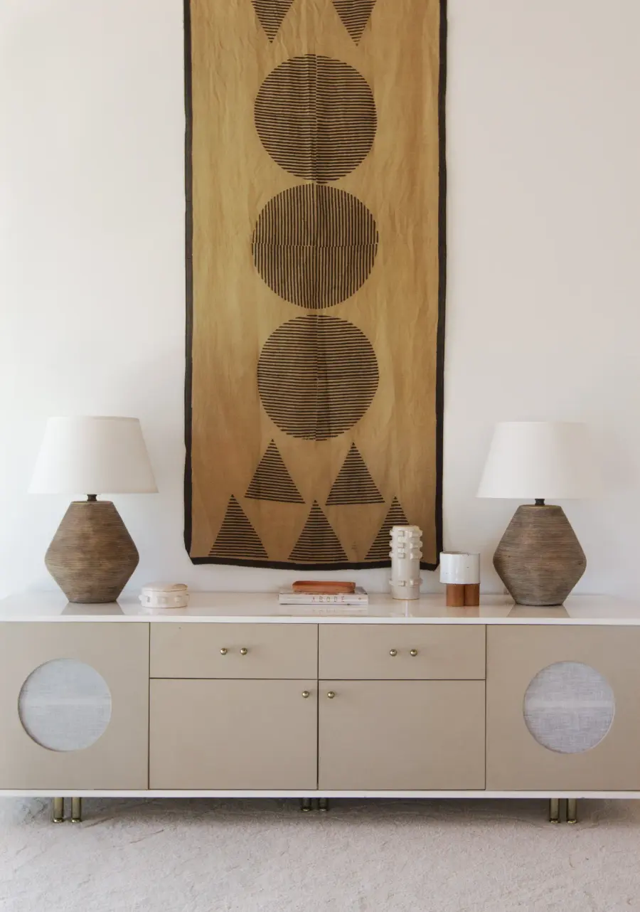 Italian-Inspired Organic Beauty with Textural Charm - Image 3