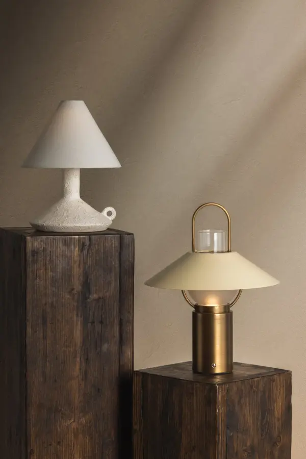 Kindle Rechargeable Table Lamp - Image 9