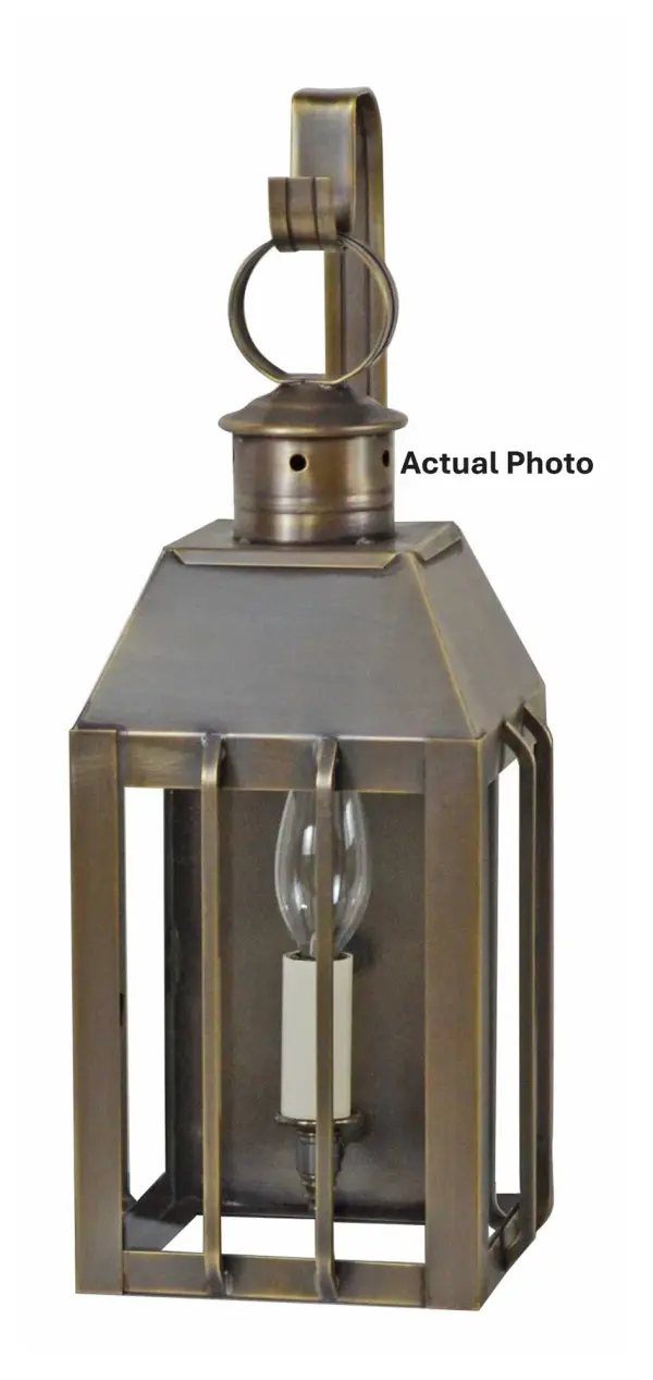 The Nottingham collection features a contemporary style while paying homage to its colonial roots. Clean lines and intricate detailsÿfocused on simplicity and functionality. This fixture works well in indoor and outdoor options.