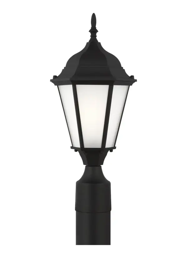 The Bakersville post lantern delivers timeless outdoor lighting with a compact 7.88" profile. Its wet-rated aluminum construction and satin etched glass make it ideal for coastal and exposed locations.