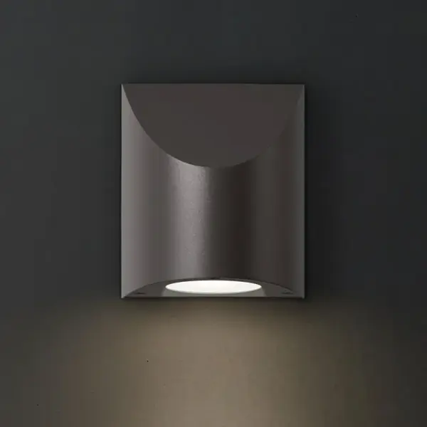 The Shear Sconce brings contemporary sophistication to any wall with its clean design. Perfect for hallways, bathrooms, and bedrooms where ambient lighting enhances the space without overwhelming it.