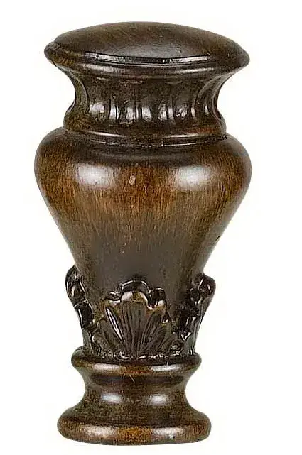 This decorative finial adds a finishing touch to lamps and lighting fixtures with its warm light brown finish. A versatile accessory that complements traditional and transitional interiors.