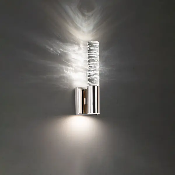 Appealing to your sensibility, this sculpted Optic Crystal design evokes a dimensional look of fluidity. A clear cylinder touched by a little grace.