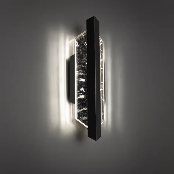 Modern Art. Making a multi-dimensional statement, uniquely patterned Optic Haze® Quartz intersects with reflective plates creating dynamic lines of light.