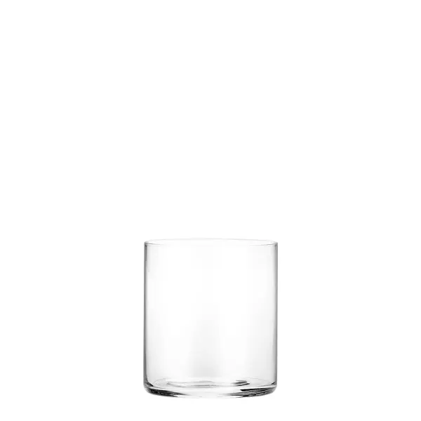 The Chiaro di Luna tumbler set brings crystal-clear elegance to any table setting. Versatile enough for water, juice, or cocktails, these lightweight glass tumblers catch light beautifully while remaining practical for daily use.