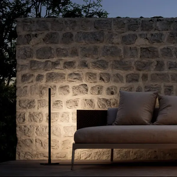 The Stem Mini is a compact solar-powered stake light perfect for outdoor pathways and garden accents. Its minimalist anthracite finish and cordless design offer flexibility, though it requires the Elektron solar power unit.