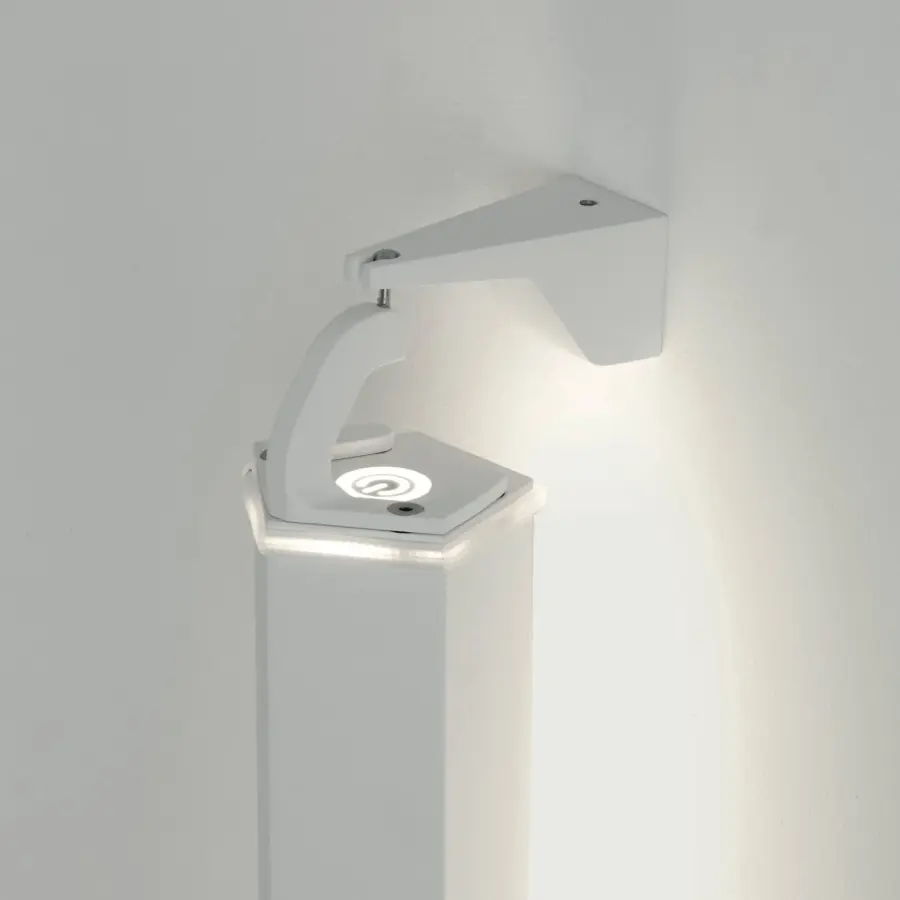 Versatile Cordless Wall Bracket for Portable Lighting - Image 2