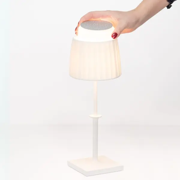 The Poldina Classic combines timeless design with modern convenience. Its cordless, rechargeable LED module features touch controls for brightness and color temperature adjustment, offering up to 10 hours of runtime. - alternate view