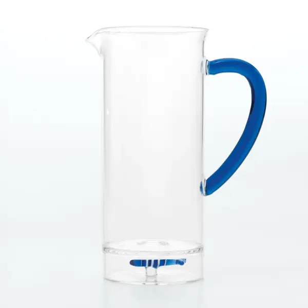 The Teca Mare Starfish Carafe combines Italian craftsmanship with coastal charm. Handmade from borosilicate glass with captivating starfish decoration suspended within, it features a protective double bottom for ice. - alternate view