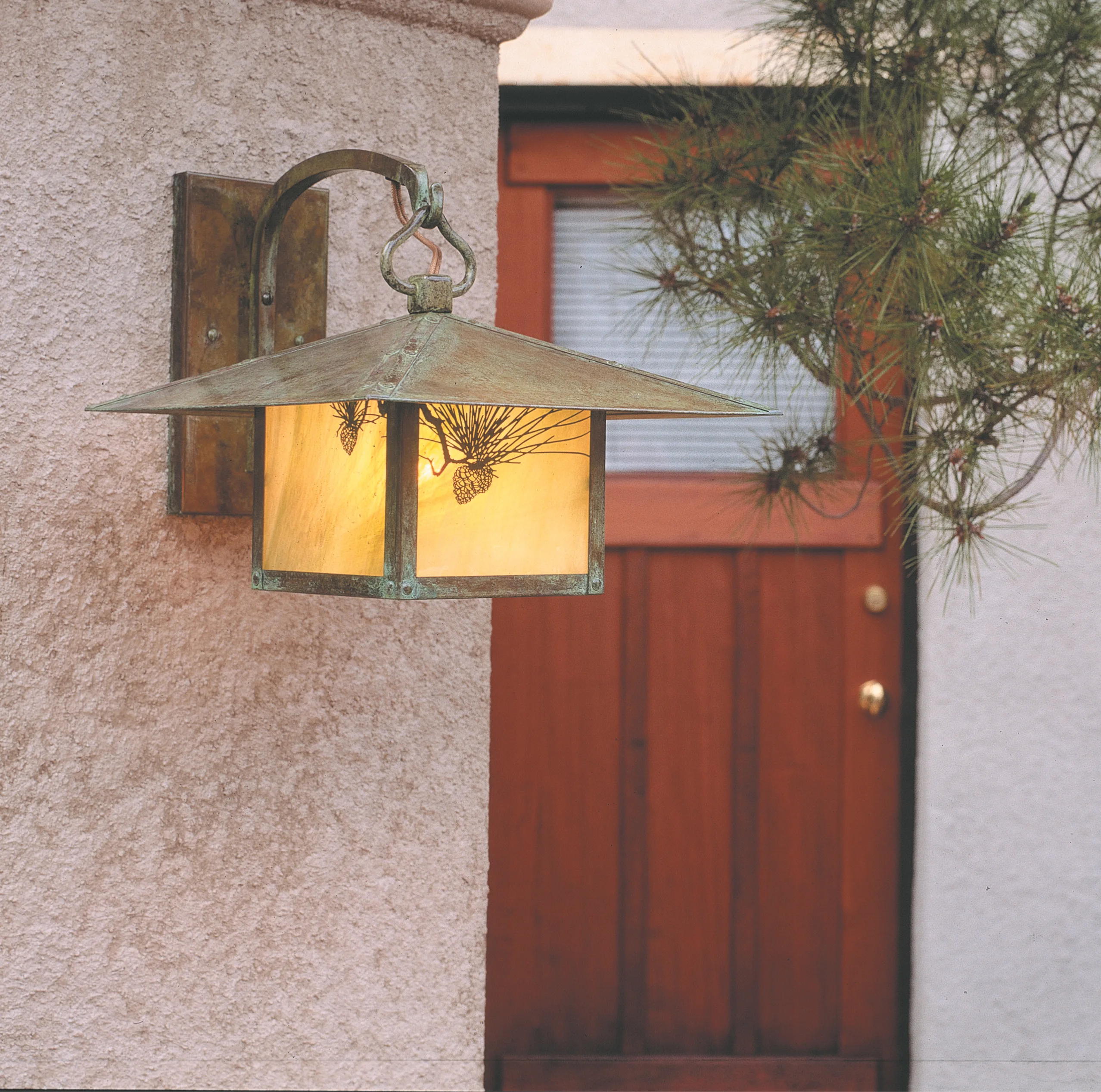 17" Monterey Wall Mount With Hummingbird Filigree