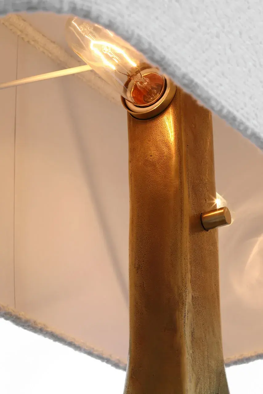 Terra-Forma 23" Right Table Lamp in Museum Brass with Boucle Shade - Image 6
