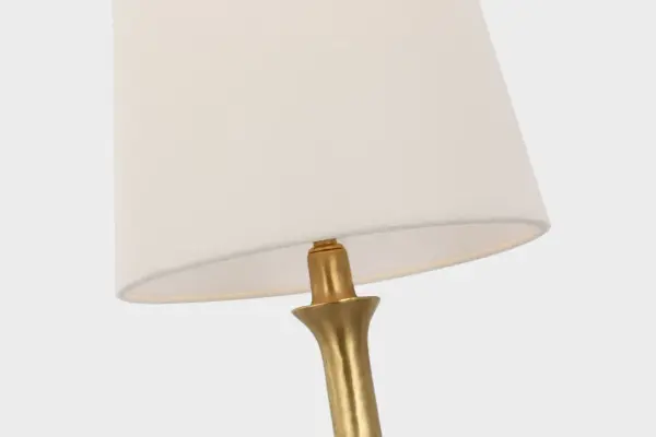 Elegant Traditional Table Lamp with Timeless Brass Finish - Image 4