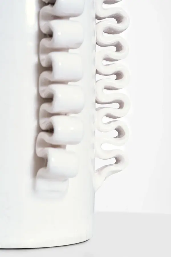 Elegant Crackle-Glazed Table Lamp with Timeless Coastal Appeal - Image 3