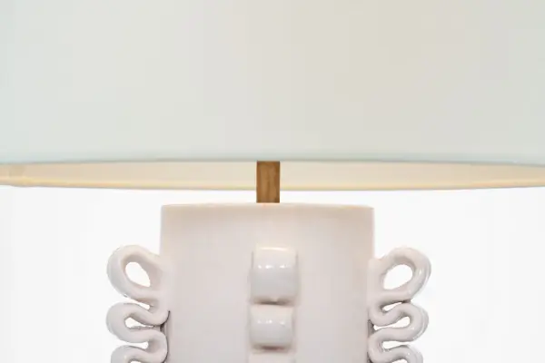 Elegant Crackle-Glazed Table Lamp with Timeless Coastal Appeal - Image 4