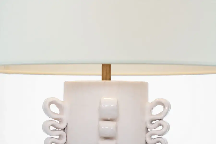 Elegant Crackle-Glazed Table Lamp with Timeless Coastal Appeal - Image 4