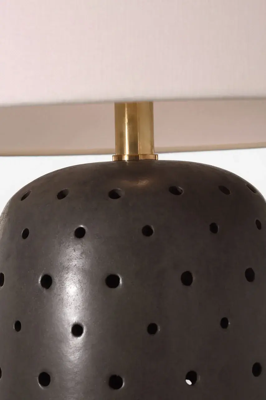 Sophisticated 30" Table Lamp with Warm Cocoa Finish and Natural Linen - Image 6