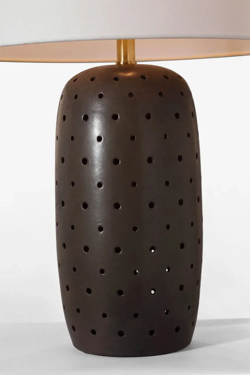 Sophisticated 30" Table Lamp with Warm Cocoa Finish and Natural Linen - Image 7