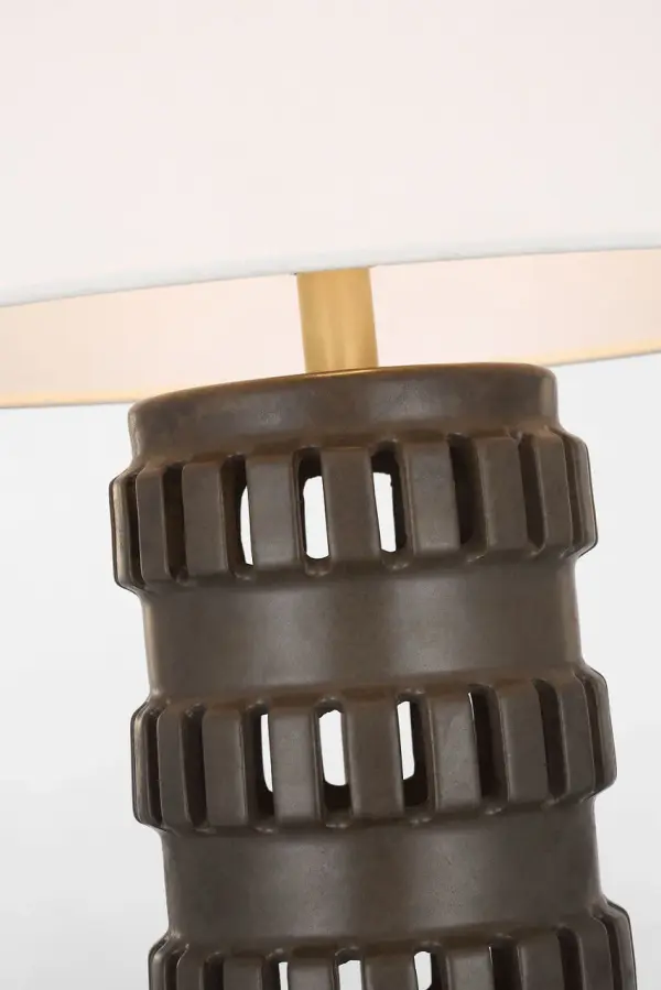 Sophisticated Transitional Table Lamp with Warm Natural Finish - Image 4