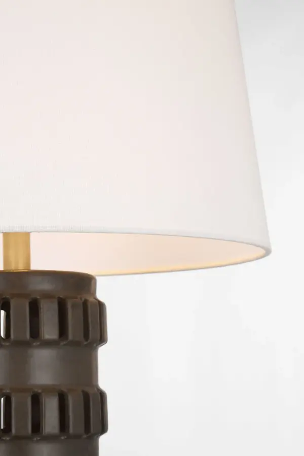Sophisticated Transitional Table Lamp with Warm Natural Finish - Image 6