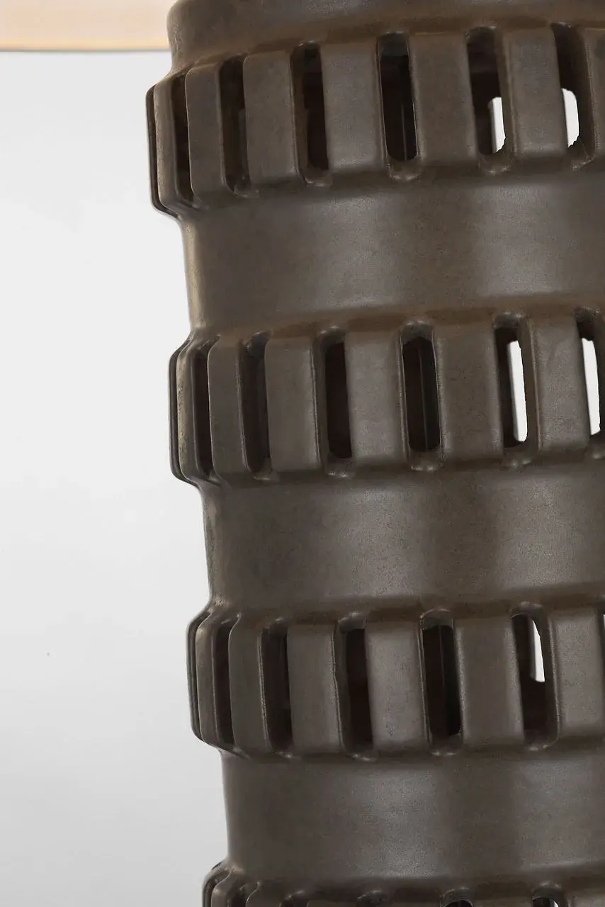 Sophisticated Transitional Table Lamp with Warm Natural Finish - Image 8