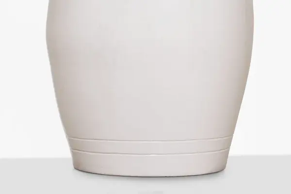 Elegant Crackle-Glazed Table Lamp with Coastal Sophistication - Image 6