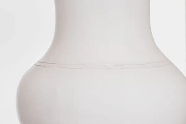 Elegant Crackle-Finish Table Lamp with Coastal Sophistication - Image 4