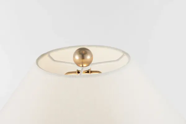 Elegant Crackle-Glazed Table Lamp with Coastal Sophistication - Image 4