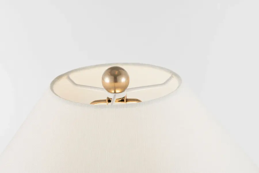 Elegant Crackle-Glazed Table Lamp with Coastal Sophistication - Image 4