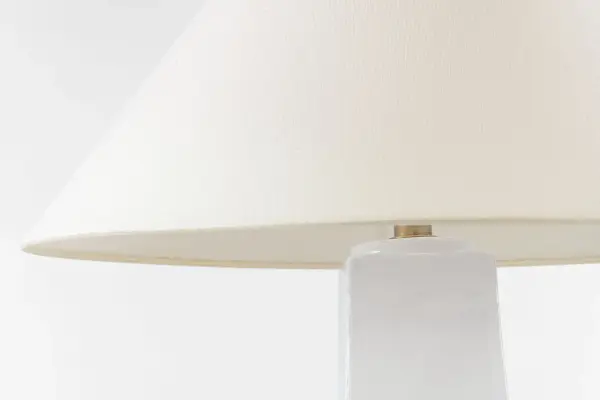 Elegant Crackle-Glazed Table Lamp with Coastal Sophistication - Image 5