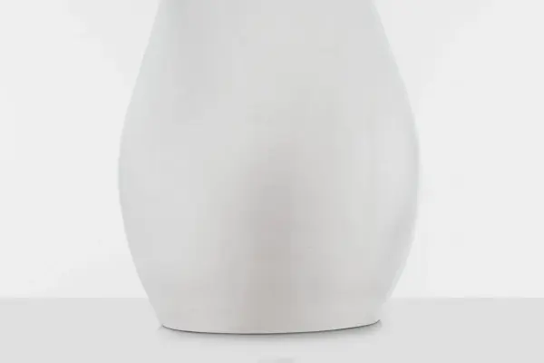 Elegant Crackle-Glazed Table Lamp with Coastal Sophistication - Image 6