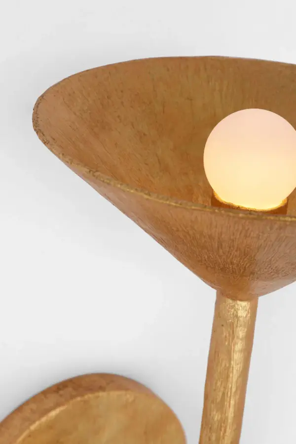 Elegant Traditional Sconce with Luxurious Gold Leaf Finish - Image 3