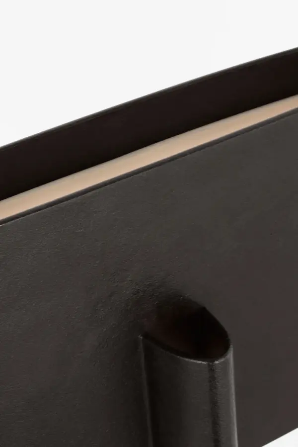 Sculptural Intersecting Design Brings Modern Sophistication - Image 6