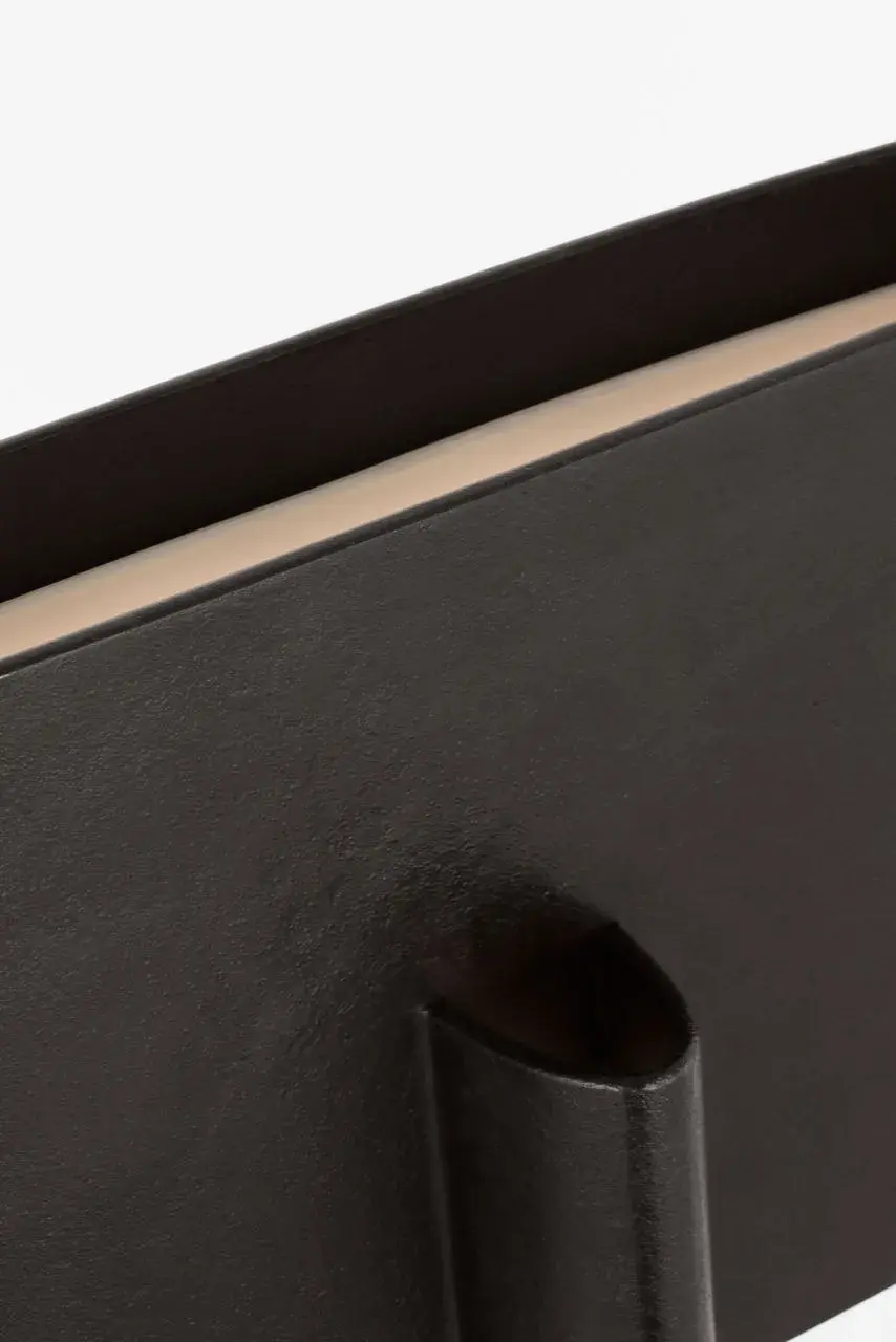 Sculptural Intersecting Design Brings Modern Sophistication - Image 6