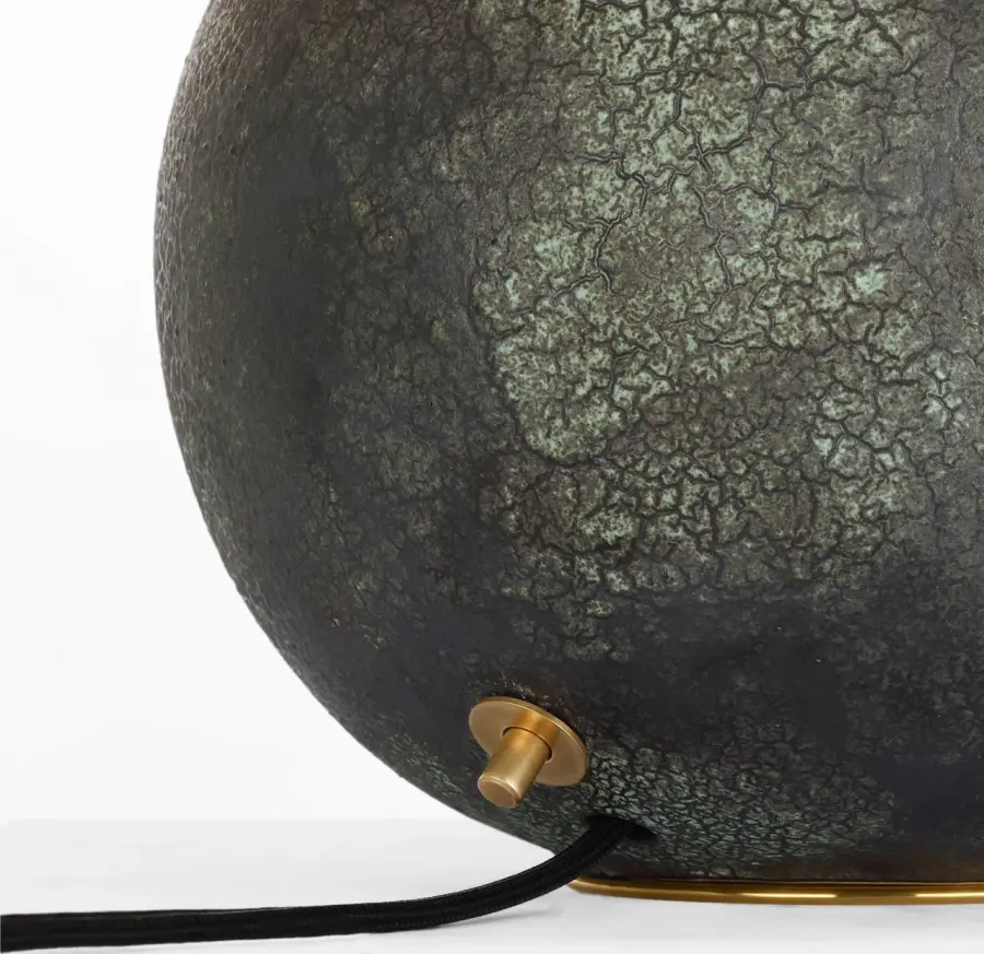 Elegant Accent Lamp with Warm Aurora Finish and Classic Linen Shade - Image 3