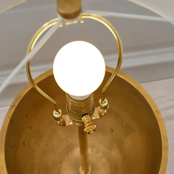 Elegant Brass Table Lamp with Timeless Transitional Design - Image 5
