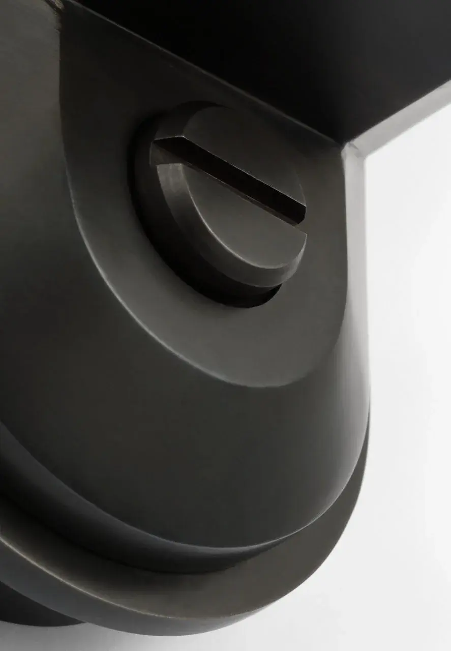 Elegant 32" Linear Bath Light with Classic Bronze Finish - Image 6