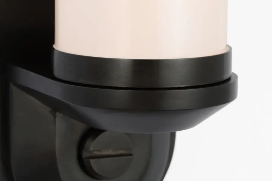 Elegant 32" Linear Bath Light with Classic Bronze Finish - Image 9