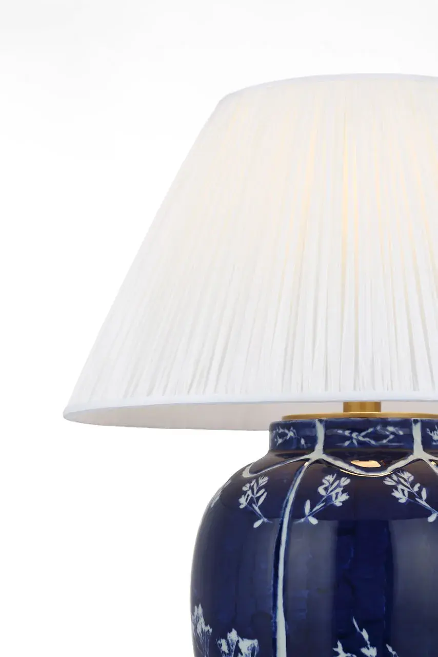 Elegant Porcelain Table Lamp with Classic Blue and White Design - Image 2