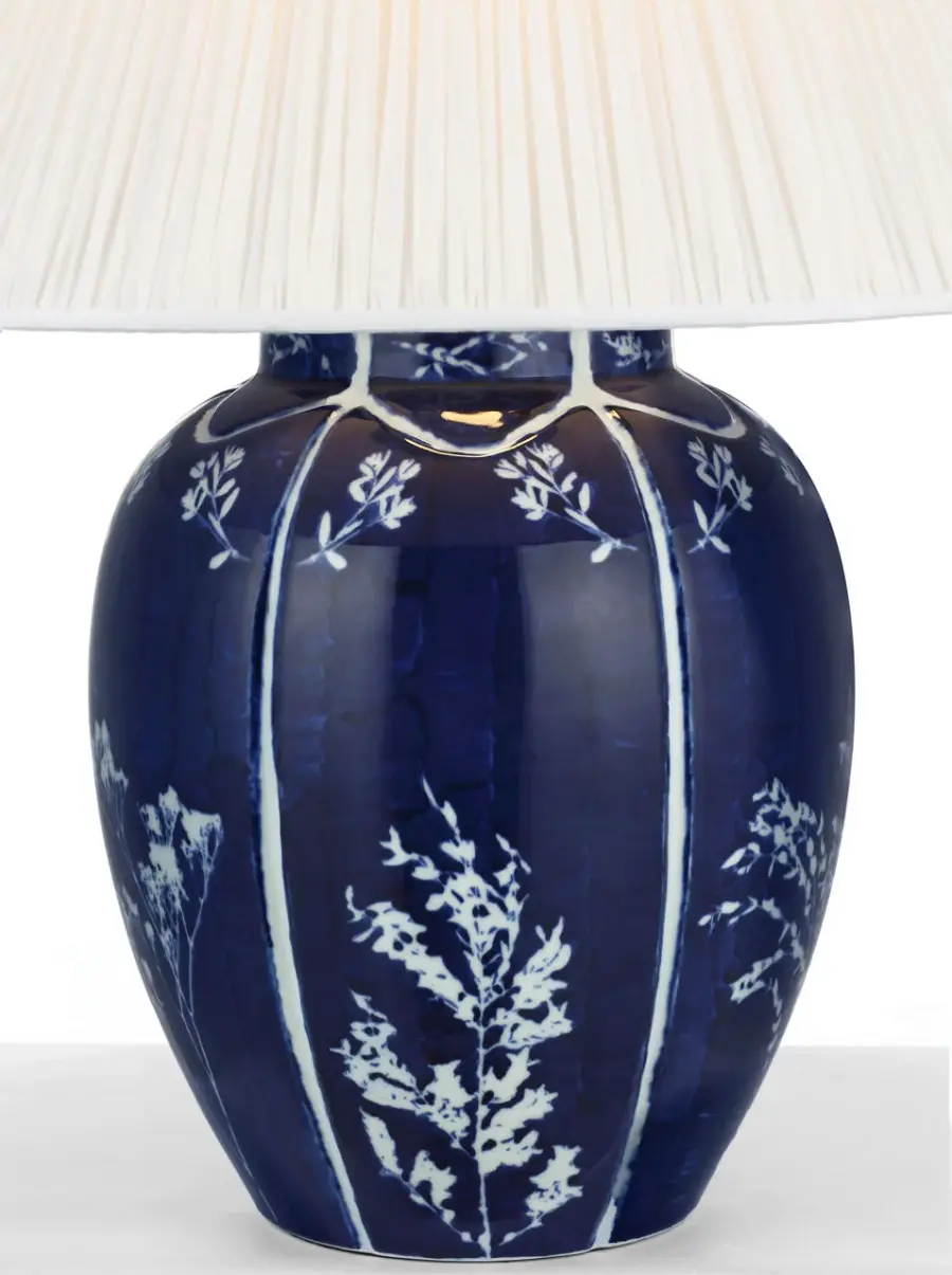 Elegant Porcelain Table Lamp with Classic Blue and White Design - Image 3