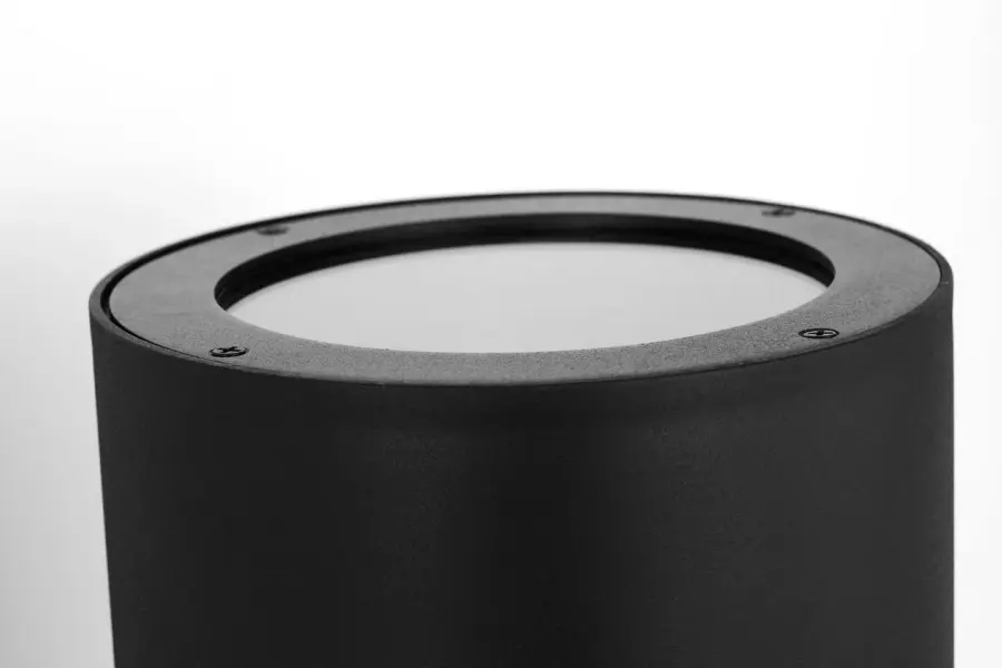 Durable Modern Outdoor Lighting with Precise Directional Illumination - Image 4