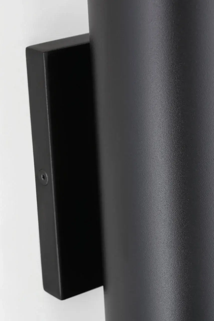 Bold Contemporary Outdoor Lighting with Warm LED Technology - Image 5