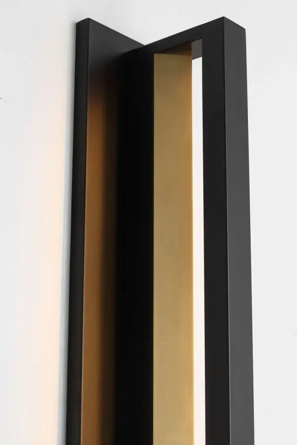 Bold Contemporary Outdoor Lighting with Premium LED Performance - Image 3