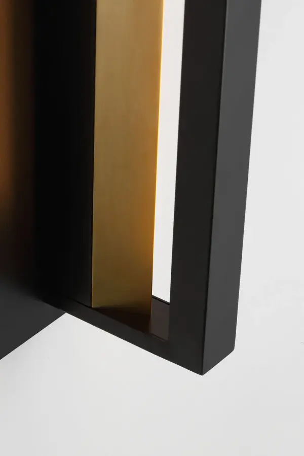 Bold Contemporary Outdoor Lighting with Premium LED Performance - Image 4