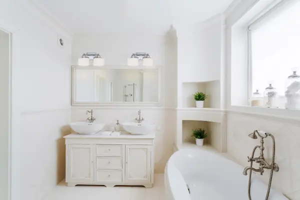 Sleek Chrome Vanity Light with Understated Contemporary Elegance - Image 5