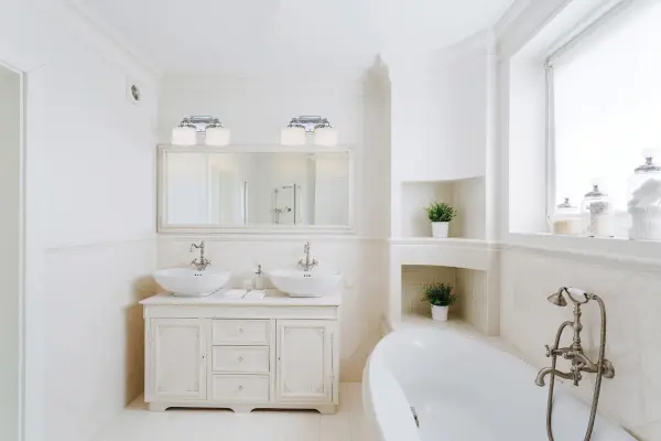 Sleek Chrome Vanity Light with Understated Contemporary Elegance - Image 7