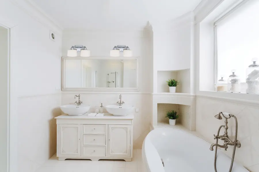 Sleek Chrome Vanity Light with Understated Contemporary Elegance - Image 7