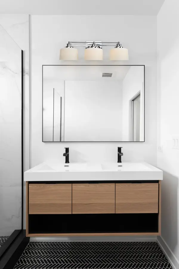 Elegant Chrome Vanity Light with Timeless Appeal - Image 14