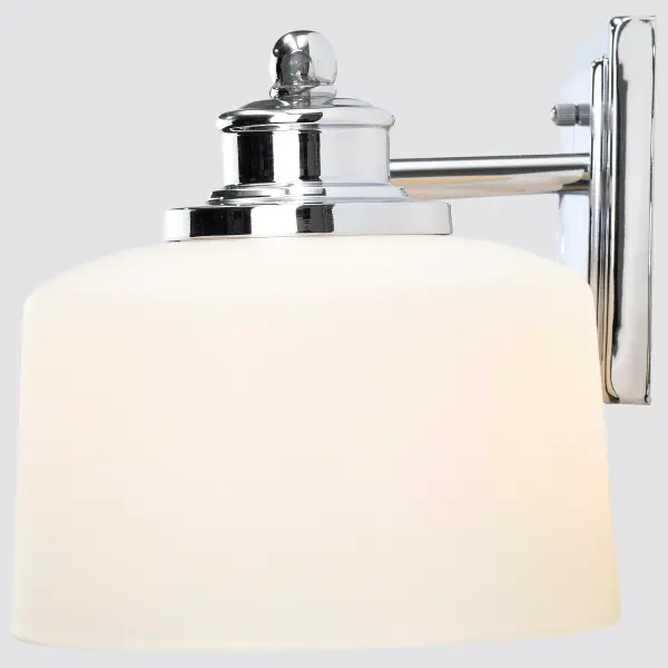 Elegant Chrome Vanity Light with Timeless Appeal - Image 4