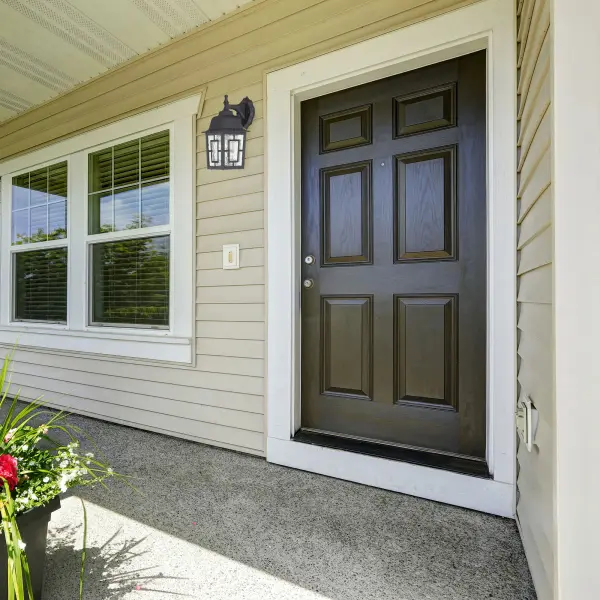 Architectural Outdoor Wall Sconce with Geometric Water Glass Design - Image 3